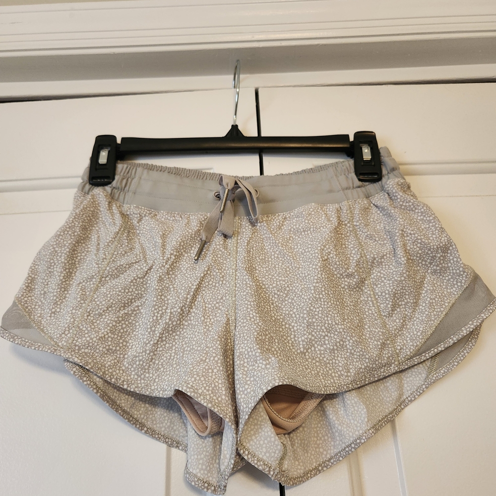 lululemon athletica Women's Cream Patterned Athletic Shorts